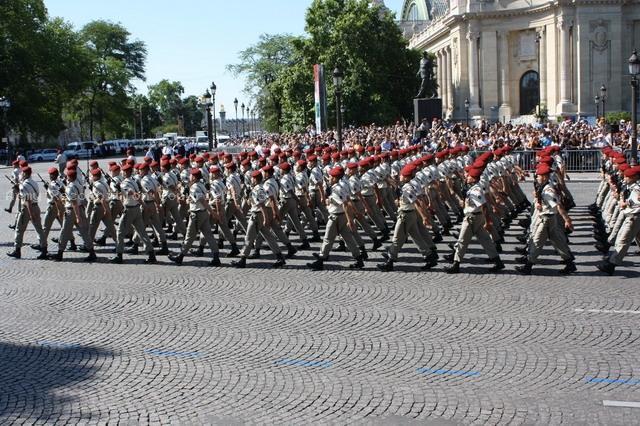 14 juillet parade militaire,défilé militaire 14 juillet,bastille day 14 july,14 juillet 2009,Francee army,French army,french army parade,french army parade 14 july